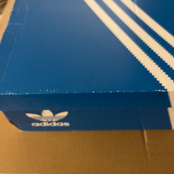 Pair of adidas sneakers men size 11.5 - Picture 3 of 3